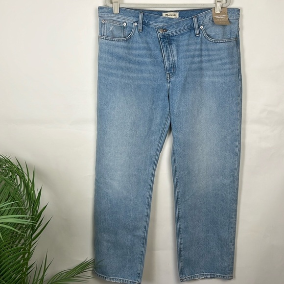 NWT Madewell Women's Low-Slung Straight Leg Jeans Light Wash Blue 32 Button Fly - Picture 3 of 9